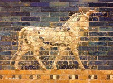 diversos animales decoran las piedras azules de la Puerta de Ishtar