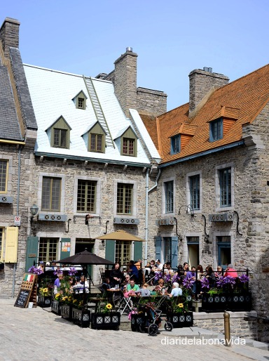 Terrazas y restaurantes en la Place Royale